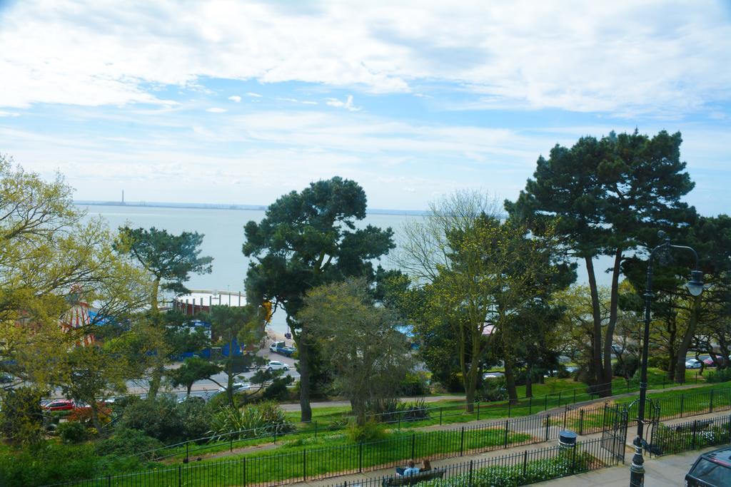 Pier View Self Catering Luxury Apartments Southend-on-Sea Exteriör bild